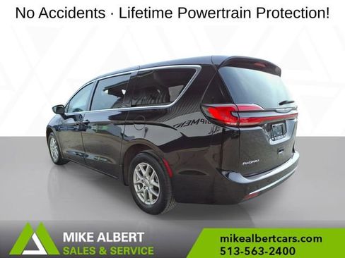 Used 2024 Chrysler Pacifica Touring-L FWD image 5