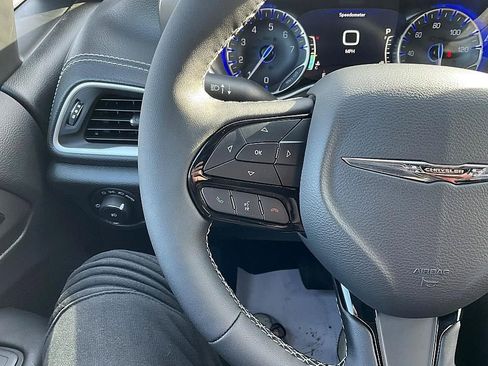 New 2026 Chrysler Pacifica Select FWD image 21