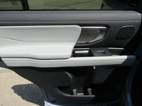 Used 2025 Ford Expedition Platinum w/ Platinum Ultimate Package AWD/4WD image 12