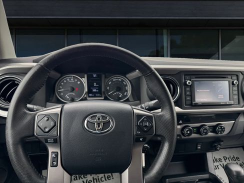 Used 2017 Toyota Tacoma SR5 w/ Tow Package AWD/4WD image 3