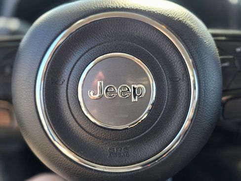 Used 2017 Jeep Renegade Altitude image 23
