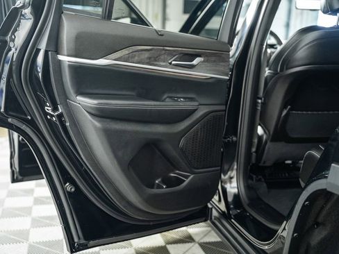 Used 2025 Jeep Grand Cherokee Limited w/ Luxury Tech Group II image 42