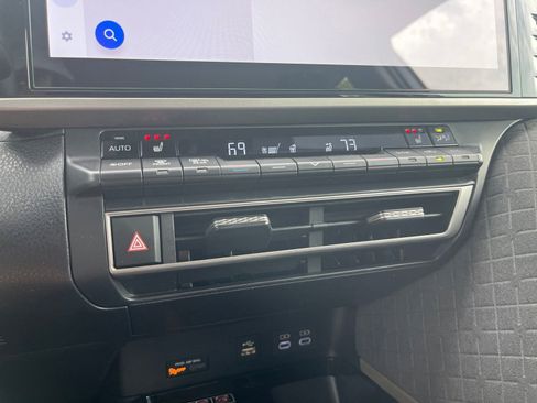 Used 2026 Toyota Camry XLE FWD image 25