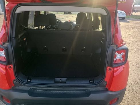 Used 2023 Jeep Renegade Latitude AWD/4WD image 11