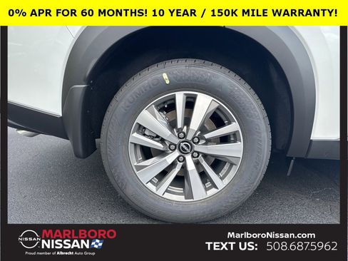 New 2025 Nissan Pathfinder SL image 9