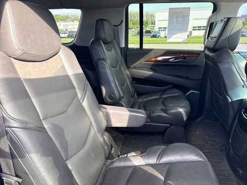 Used 2017 Cadillac Escalade ESV Luxury AWD/4WD image 14