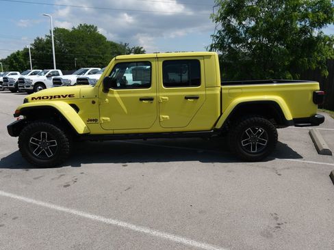 Used 2024 Jeep Gladiator Mojave AWD/4WD image 10