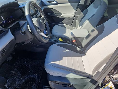 Certified 2023 Volkswagen Taos SE w/ Panoramic Sunroof Package image 26