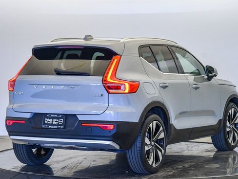 Certified 2025 Volvo XC40 B5 Plus image 5