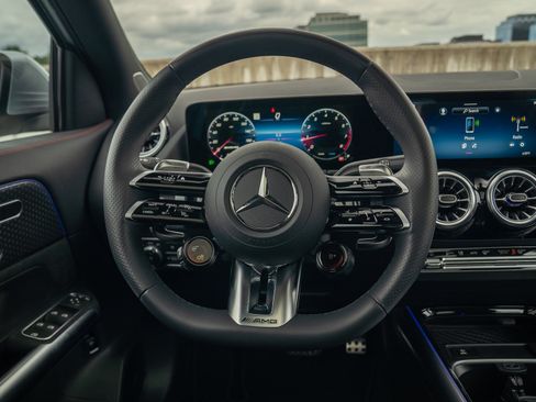 Used 2025 Mercedes-Benz GLA 35 AMG 4MATIC image 25
