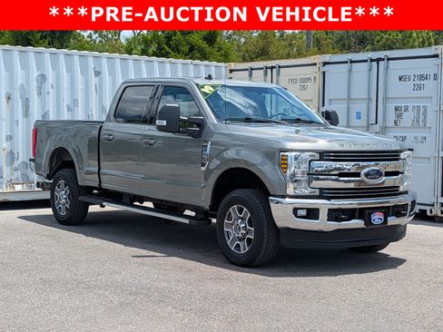 Used 2019 Ford F250 Lariat w/ Lariat Value Package AWD/4WD image 3