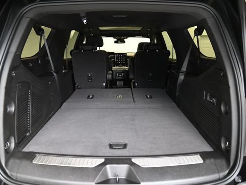 Used 2026 GMC Yukon XL Denali w/ Sun & Power Step Package AWD/4WD image 5
