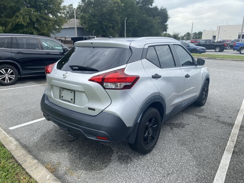 Used 2019 Nissan Kicks S FWD image 8