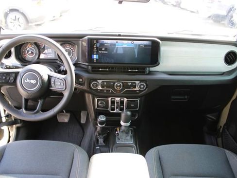 Used 2025 Jeep Wrangler Unlimited Sport AWD/4WD image 16
