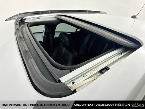 Used 2025 Chevrolet Trax RS w/ Sunroof Package FWD image 21