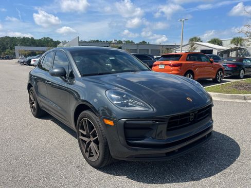 Used 2024 Porsche Macan AWD/4WD image 3