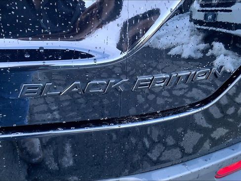 Used 2025 Honda Pilot Black Edition image 10