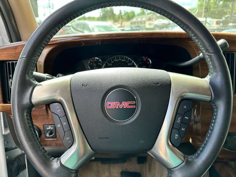 Used 2014 GMC Savana 1500 image 18