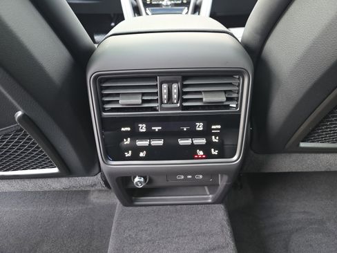 New 2026 Porsche Cayenne Coupe image 17