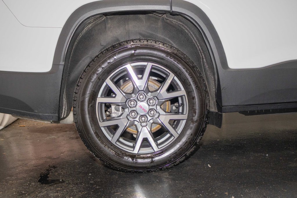 Used 2023 GMC Acadia SLT AWD/4WD image 6