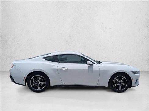 Used 2025 Ford Mustang Coupe RWD image 4