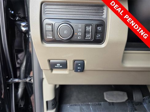 Used 2025 Ford F350 Platinum w/ Platinum Plus Package image 32