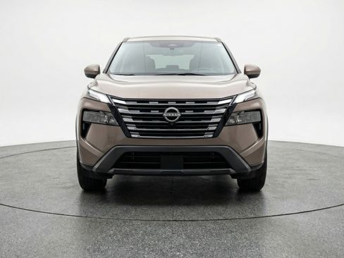 Used 2025 Nissan Rogue SV FWD image 2
