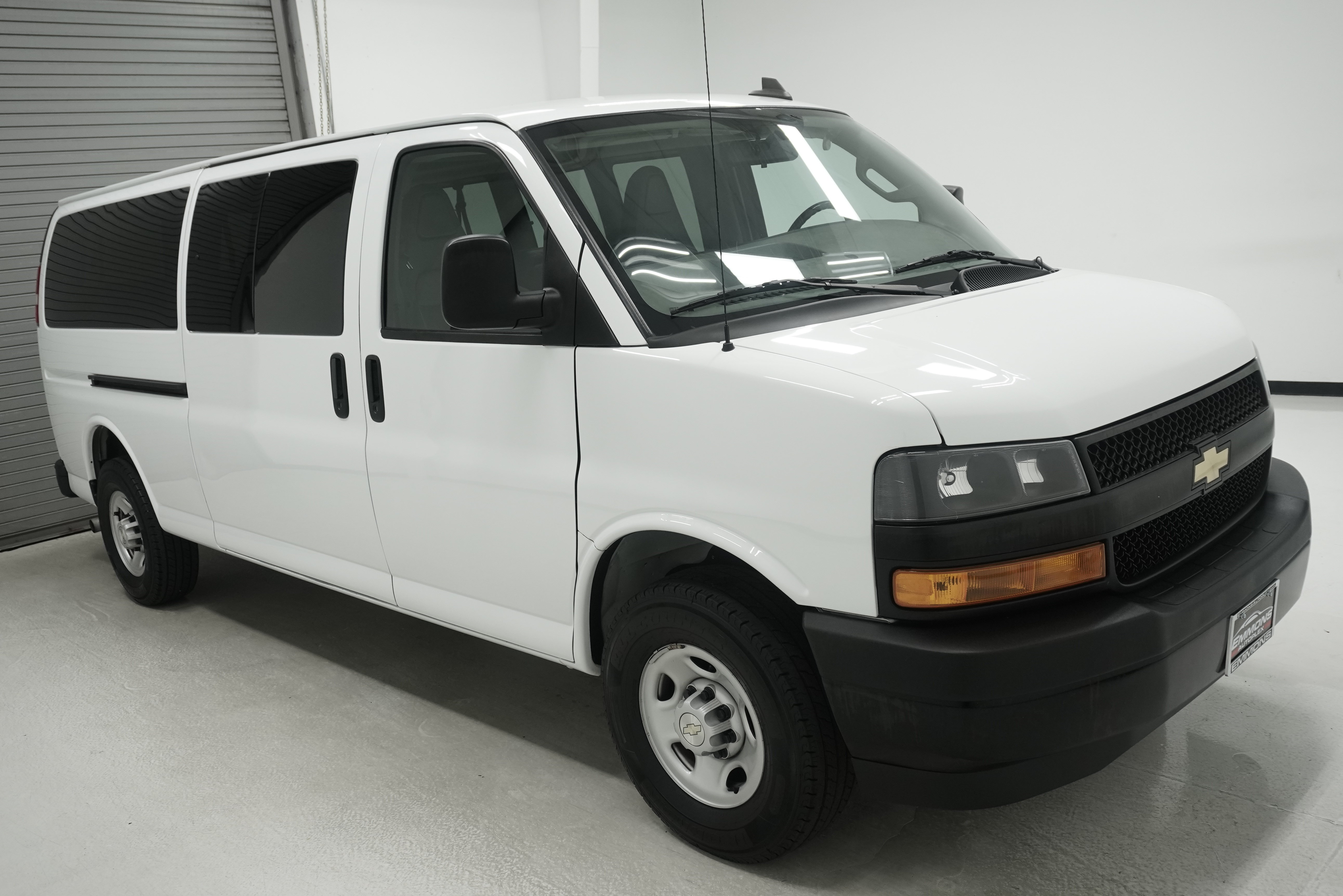 Used 2022 Chevrolet Express 3500 LS RWD image 2