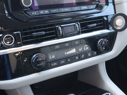 Used 2023 Nissan Pathfinder SV FWD image 25