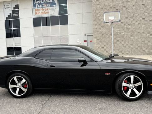 Used 2012 Dodge Challenger SRT8 RWD image 5