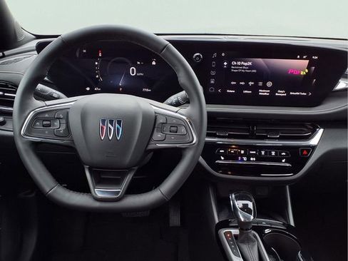 Certified 2025 Buick Envista Avenir image 4