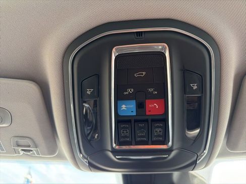 Used 2022 Jeep Grand Cherokee L Limited image 35