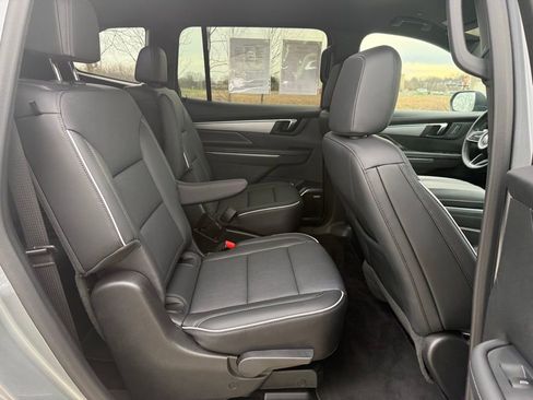 Used 2025 Buick Enclave Preferred image 17