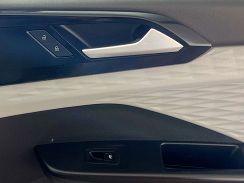 Used 2022 Volkswagen Taos S image 30