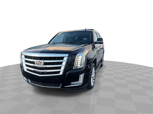 Used 2018 Cadillac Escalade Luxury image 3