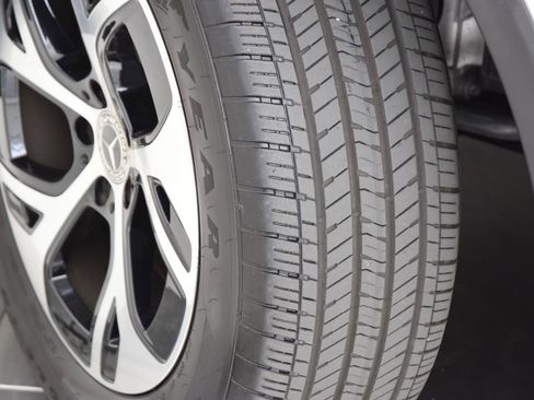 Used 2025 Mercedes-Benz GLC 350e 4MATIC image 29