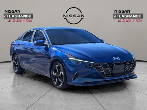 Used 2021 Hyundai Elantra SEL w/ Convenience + Premium Package image 3