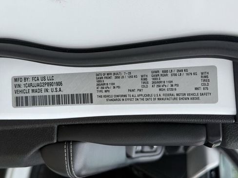 Used 2023 Jeep Grand Cherokee L Laredo image 33