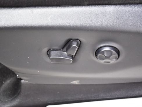 Used 2023 Chrysler Voyager LX image 16