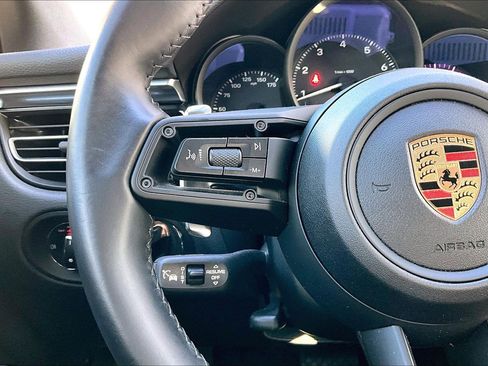 Used 2024 Porsche Macan image 18