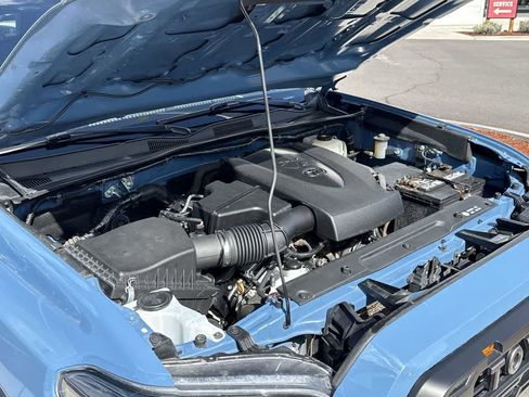 Used 2019 Toyota Tacoma TRD Off-Road w/ TRD Premium Off Road Package AWD/4WD image 7