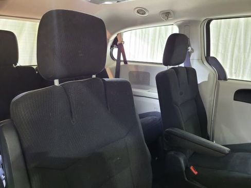 Used 2015 Chrysler Town & Country Touring w/ Driver Convenience Group image 50