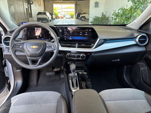 Used 2025 Chevrolet Trax LT FWD image 33