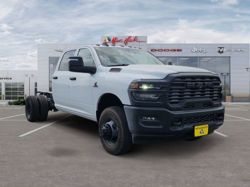 New 2026 RAM 3500 Tradesman AWD/4WD image 7