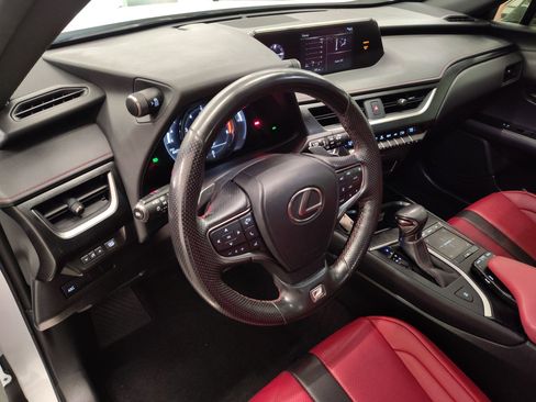 Used 2019 Lexus UX 200 image 4