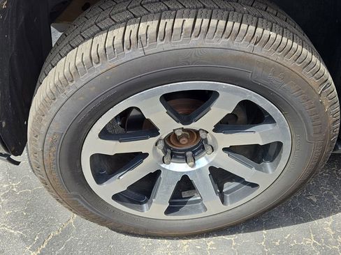 Used 2011 GMC Yukon XL Denali image 4