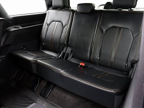 Used 2023 Ford Expedition Platinum image 12