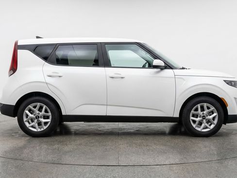 Used 2025 Kia Soul LX w/ LX Technology Package image 11