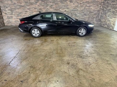 New 2026 Hyundai Elantra SE FWD image 4