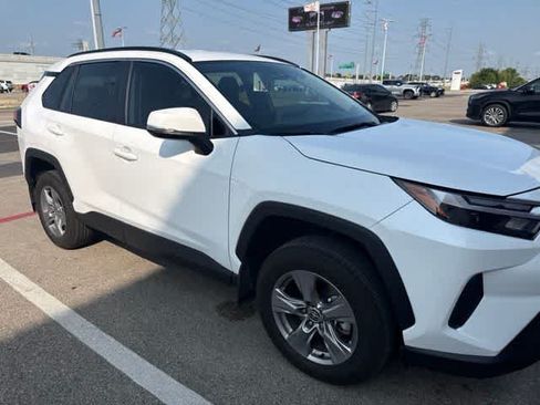 Used 2024 Toyota RAV4 XLE FWD image 3